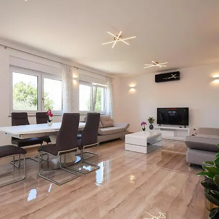 In With Wifi Apartment *