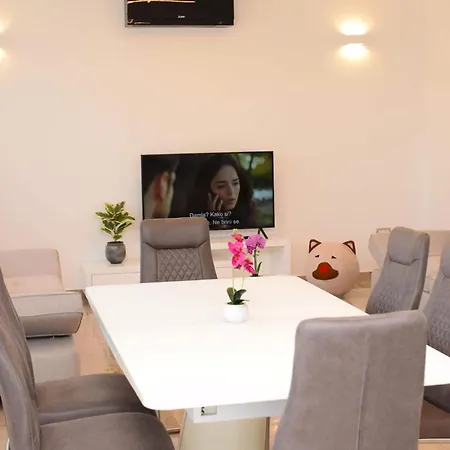 In With Wifi Apartment *