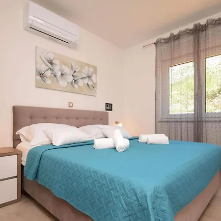 Apartment In With Wifi Starigrad Paklenica