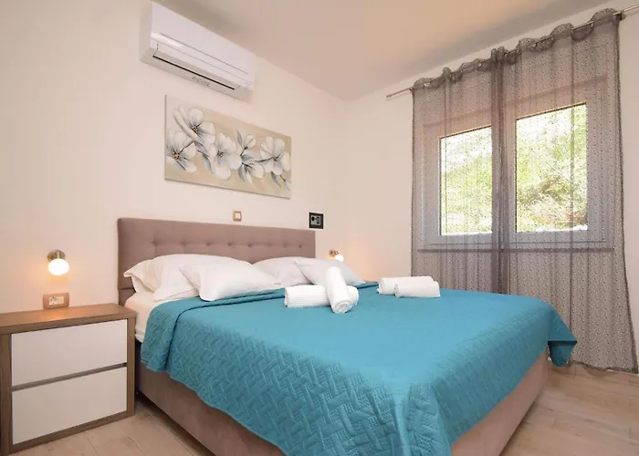 Apartment In With Wifi Starigrad Paklenica